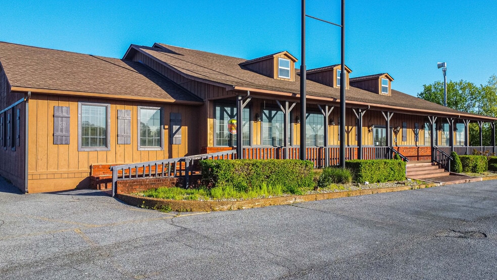 7052 Benton Rd, Paducah, KY for sale - Building Photo - Image 1 of 117