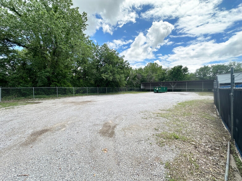 400 S Coltrane Rd, Edmond, OK for lease - Building Photo - Image 3 of 9