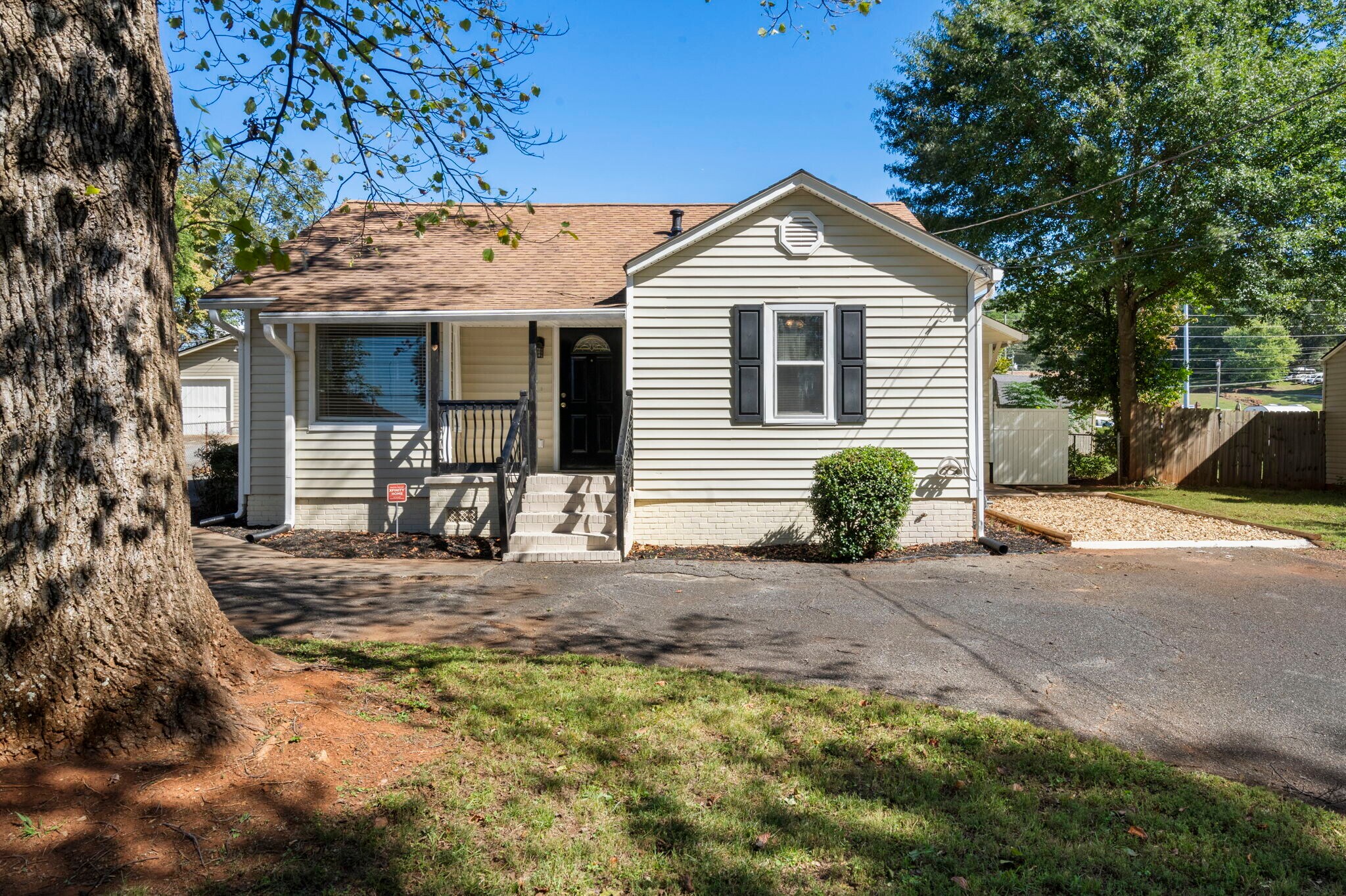 120 Maybelle St, Cartersville, GA for sale Primary Photo- Image 1 of 26