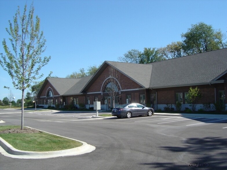 3923 Mercy Dr, Mchenry, IL for lease - Building Photo - Image 1 of 6