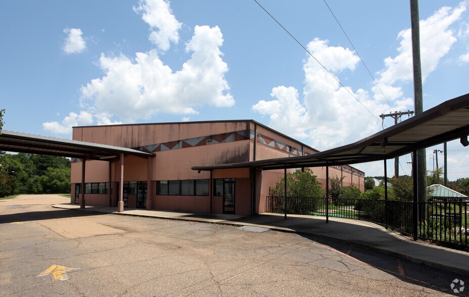 2280 Lakeland Dr, Flowood, MS 39232