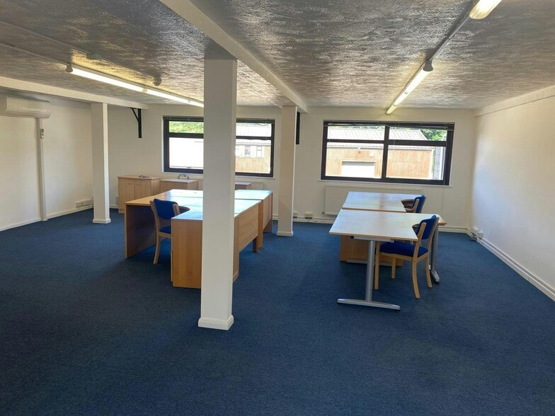 Reading Rd, Reading for lease - Building Photo - Image 3 of 11