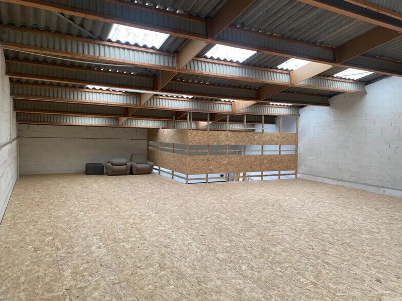Industrial in La Teste-de-Buch for sale - Interior Photo - Image 2 of 7