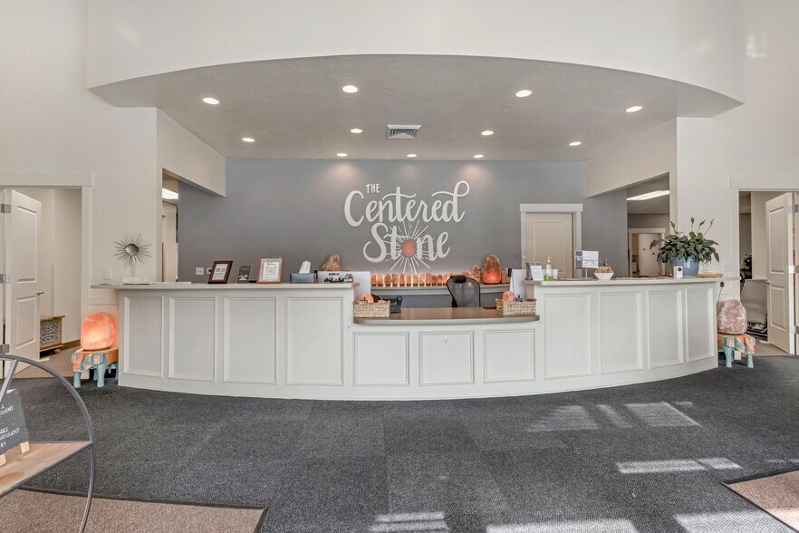 1042 E 220 N, American Fork, UT for sale - Interior Photo - Image 3 of 12