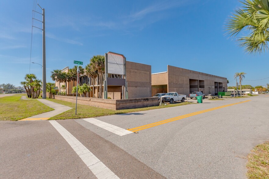 1900 S Atlantic Ave, Cocoa Beach, FL for sale - Building Photo - Image 3 of 8