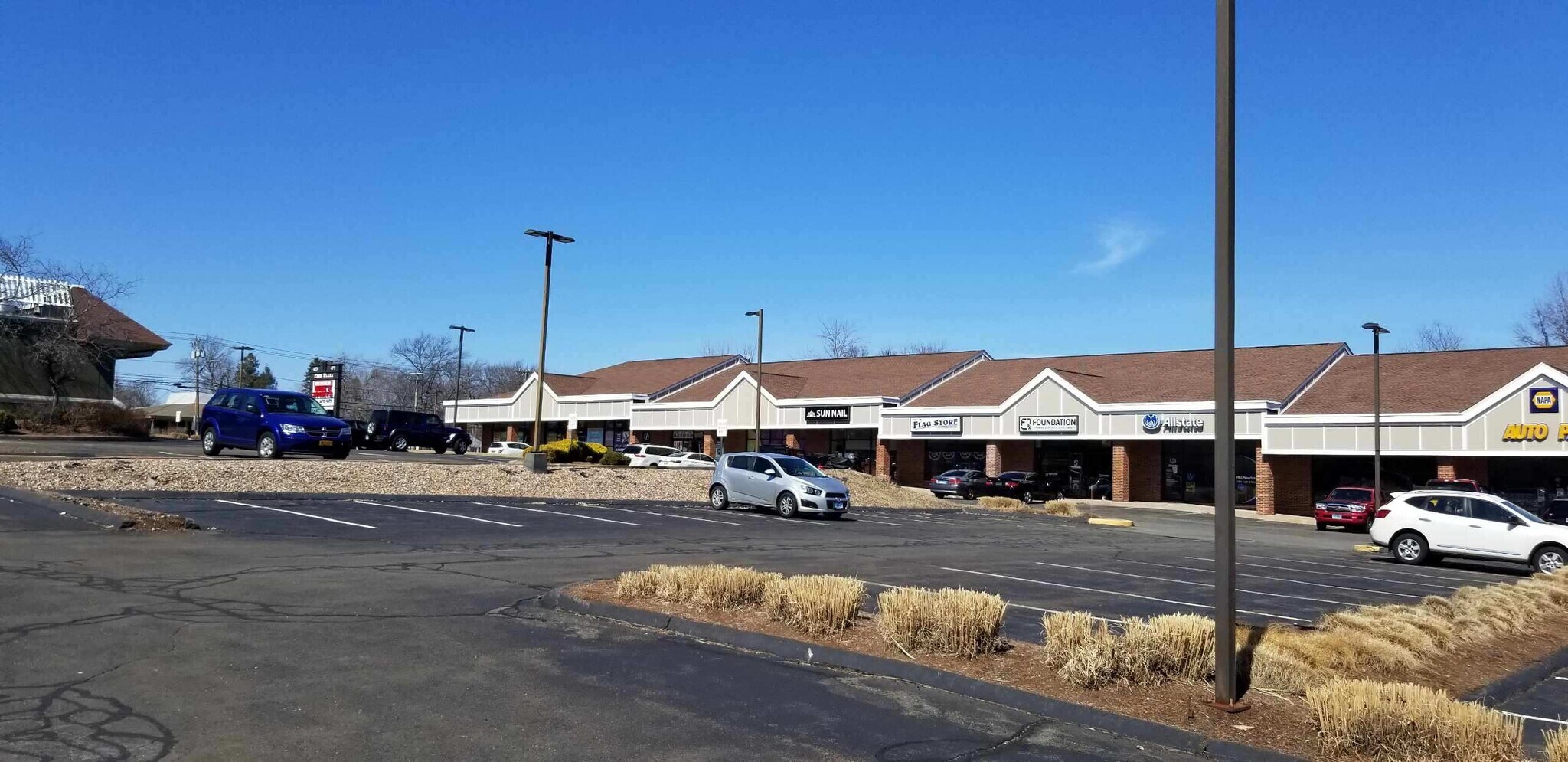 425477 S Broad St, Meriden, CT 06450 Parke Plaza Shopping Center