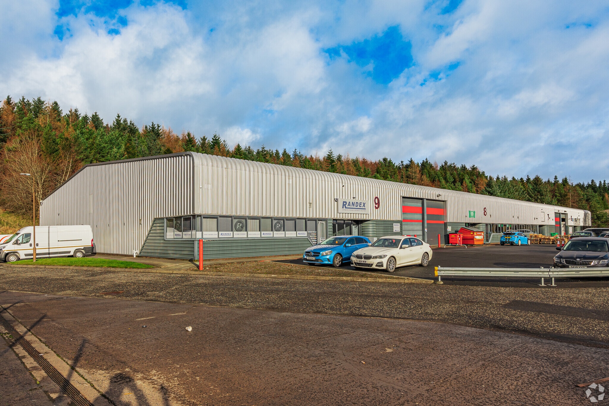 Lindsay Sq, Livingston for sale Primary Photo- Image 1 of 1