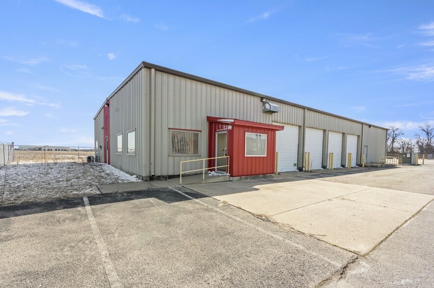 275 Larcel Dr, Sikeston, MO for sale - Building Photo - Image 1 of 32