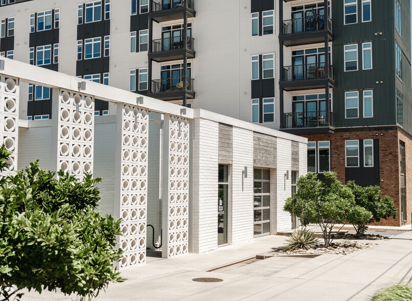 2400-2406 Dunavant St, Charlotte, NC for lease - Building Photo - Image 3 of 11