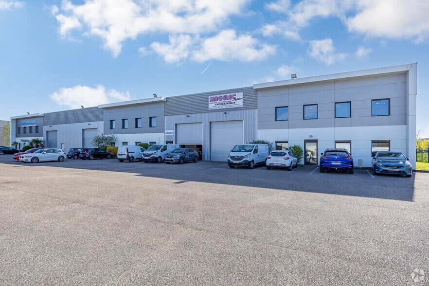 290 Rue Ferdinand Perrier, Saint-Priest for lease - Building Photo - Image 2 of 2
