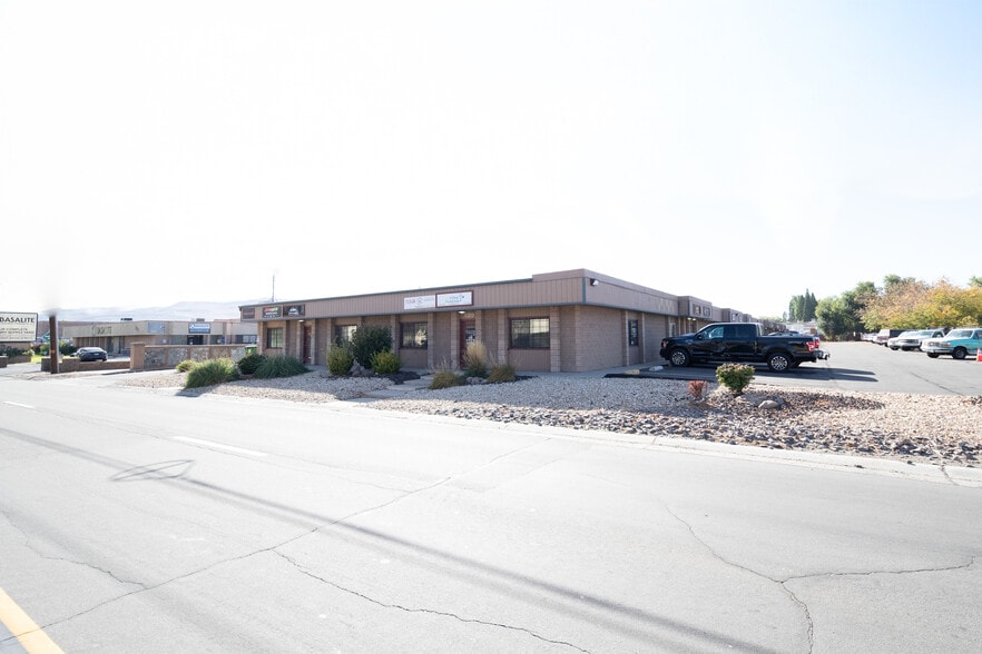 397-399 Greg St, Sparks, NV for lease - Building Photo - Image 2 of 4