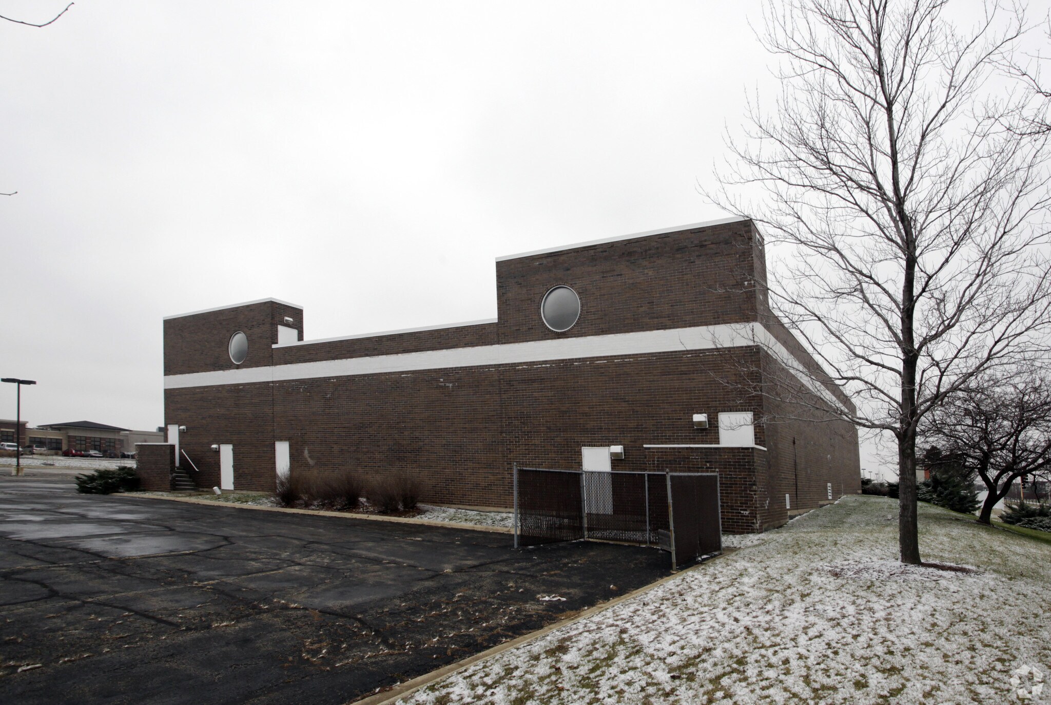 4220 Westbrook Dr, Aurora, IL for sale Primary Photo- Image 1 of 1