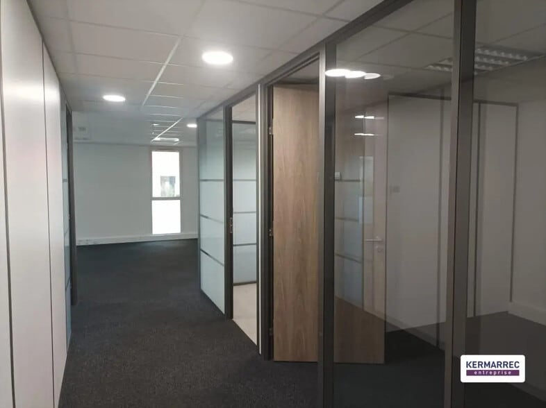 Office in Nantes for lease - Interior Photo - Image 2 of 6