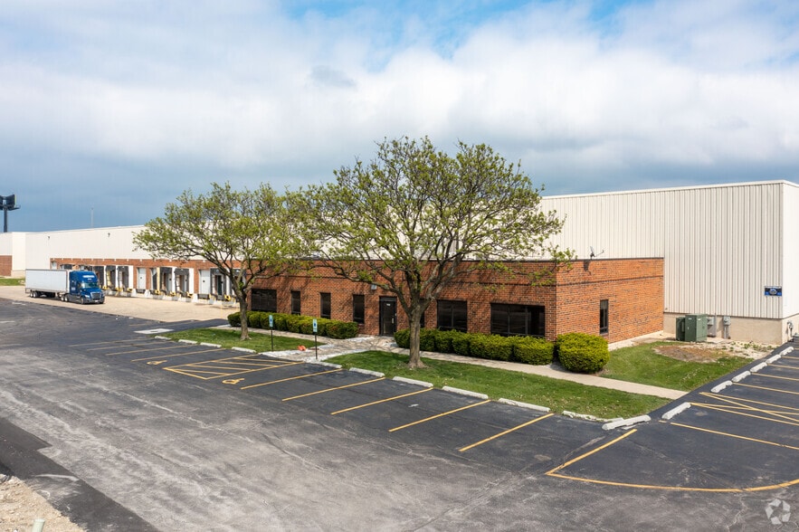 7335 Santa Fe Dr, Hodgkins, IL for sale - Building Photo - Image 1 of 1