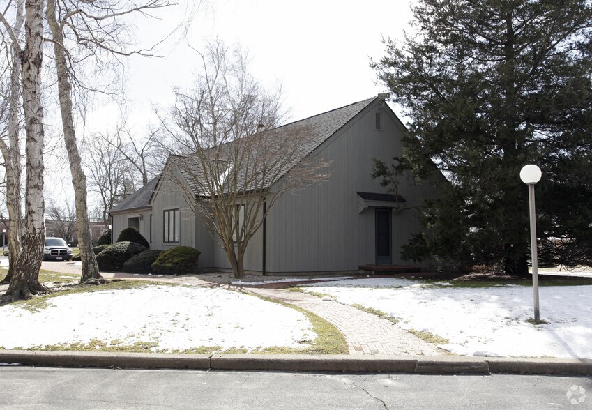 508 Main Rd, Riverhead, NY 11901