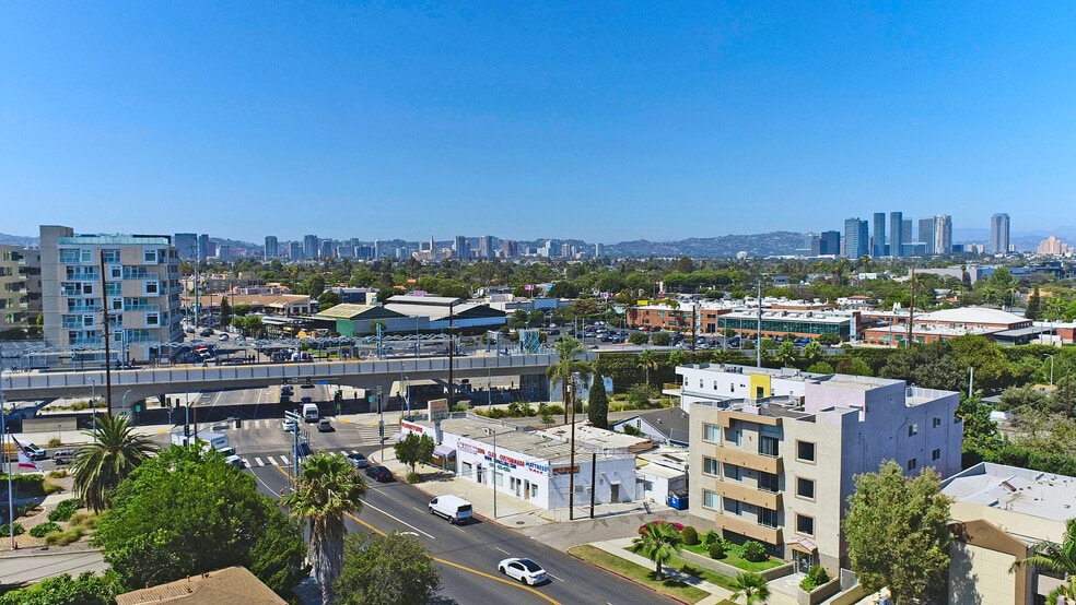 2524 S Sepulveda Blvd, Los Angeles, CA for sale - Building Photo - Image 2 of 8