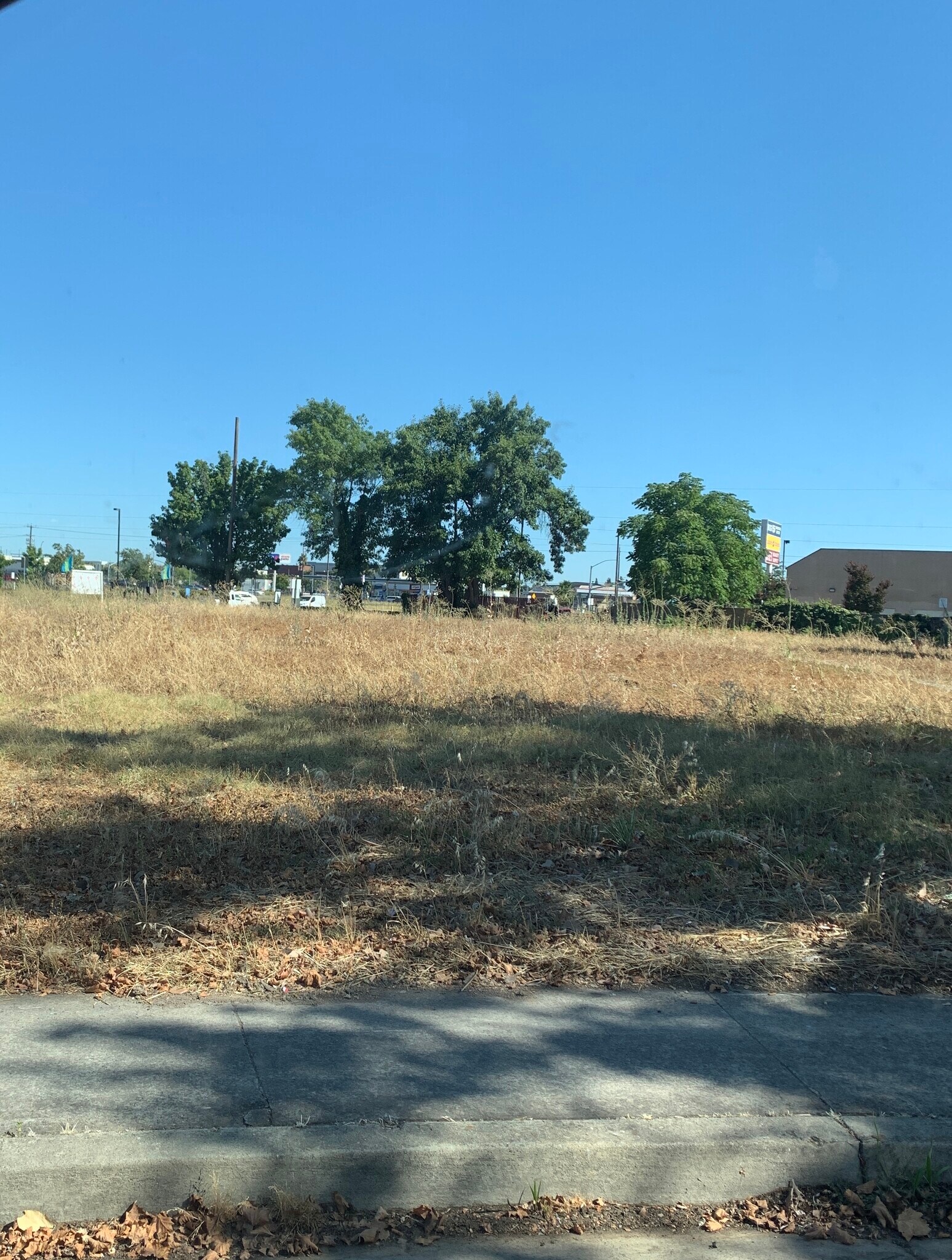 La Mancha Way, Sacramento, CA 95823 Creek Centre Ct