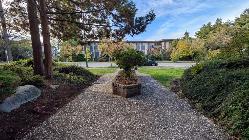 254 3rd St W, North Vancouver, BC for sale - Building Photo - Image 2 of 13