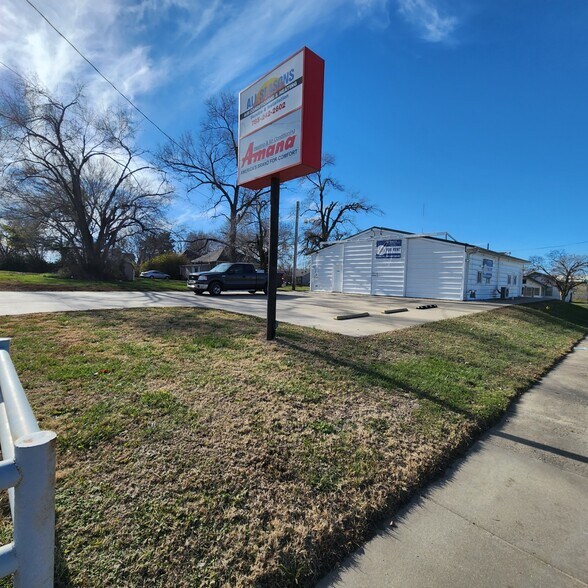 126 W Wilson St, Ottawa, KS 66067