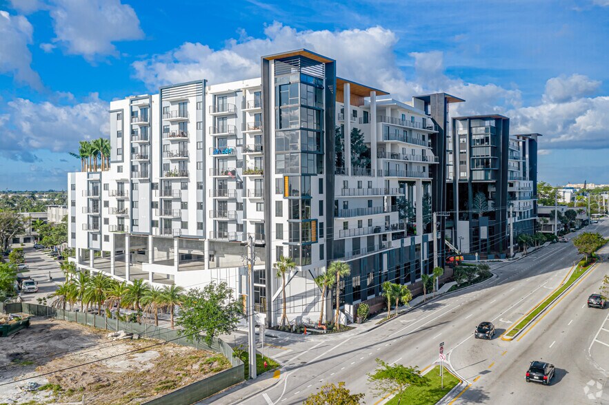 425-475 E Atlantic Blvd, Pompano Beach, FL for sale - Building Photo - Image 1 of 1