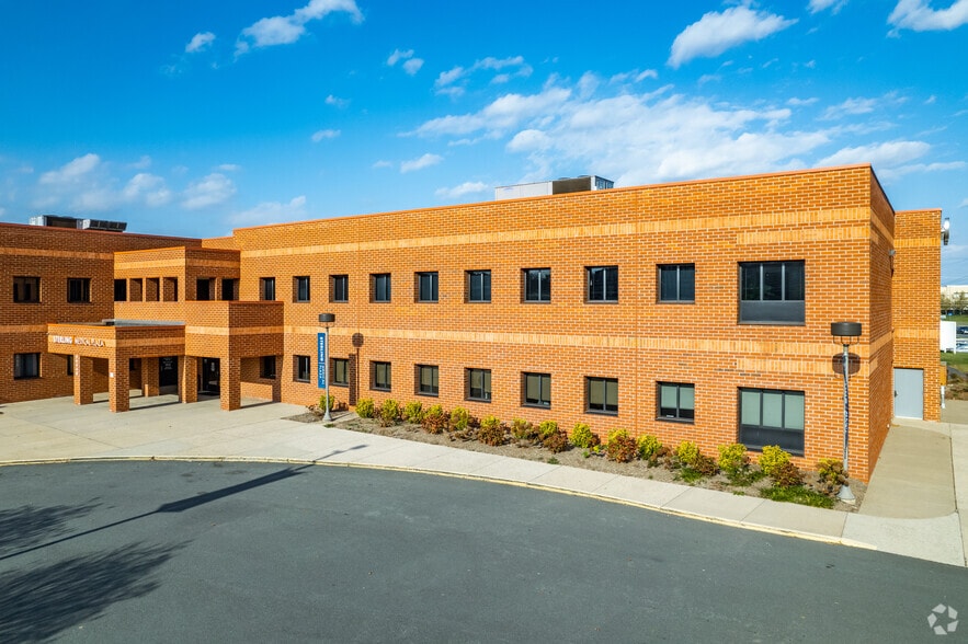 46440 Benedict Dr, Sterling, VA for lease - Building Photo - Image 1 of 5