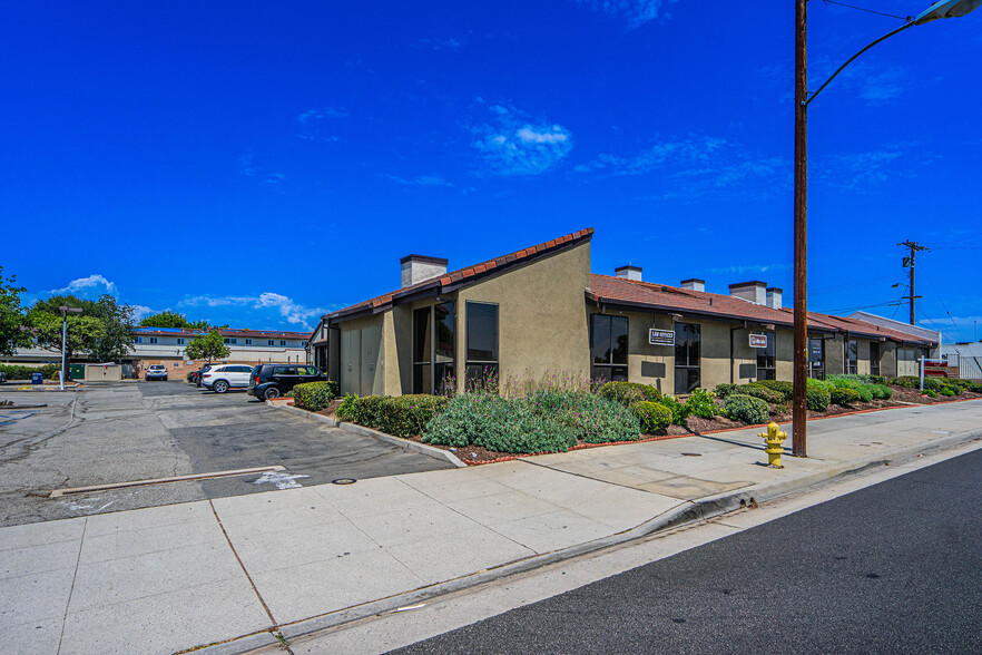 441 E Whittier Blvd, La Habra, CA for lease - Building Photo - Image 3 of 12