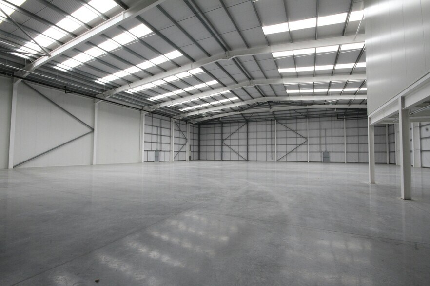 Beddington Ln, Croydon for lease - Building Photo - Image 3 of 9