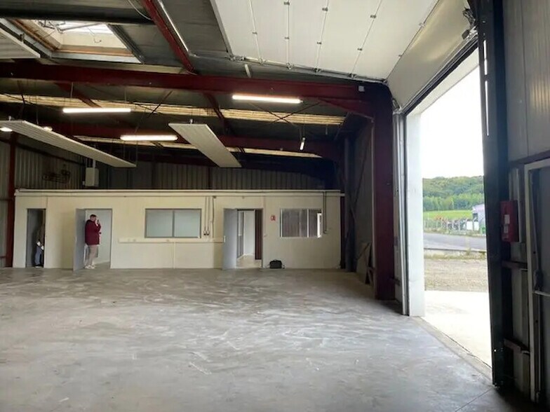 Flex in Villeneuve-Saint-Germain for lease - Building Photo - Image 3 of 4