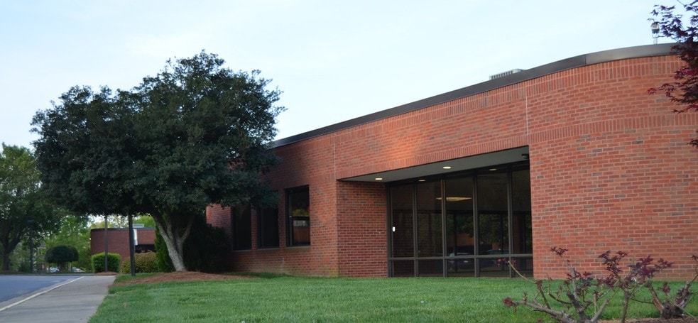 5910-5948 Six Forks Rd, Raleigh, NC for sale - Building Photo - Image 3 of 10