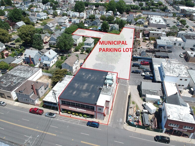 300 Willis Ave, Mineola, NY for lease - Building Photo - Image 1 of 13