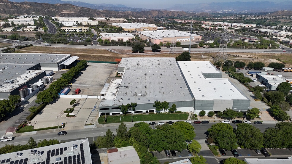 26455 Ruether Ave, Santa Clarita, CA for lease - Building Photo - Image 2 of 19