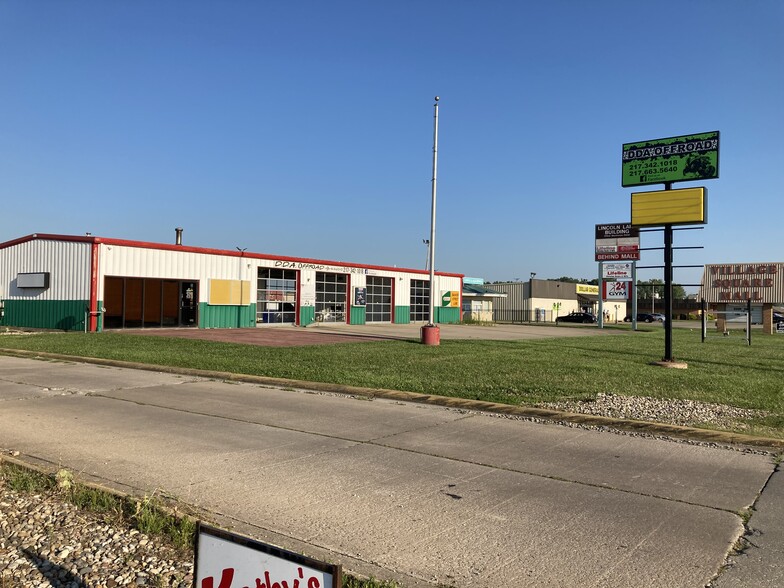 1904 S Banker St, Effingham, IL for sale - Building Photo - Image 1 of 1