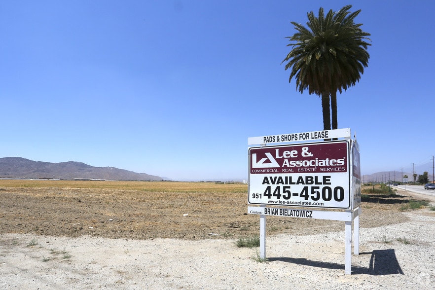 2301-2455 Cottonwood Ave, San Jacinto, CA for lease - Building Photo - Image 3 of 5