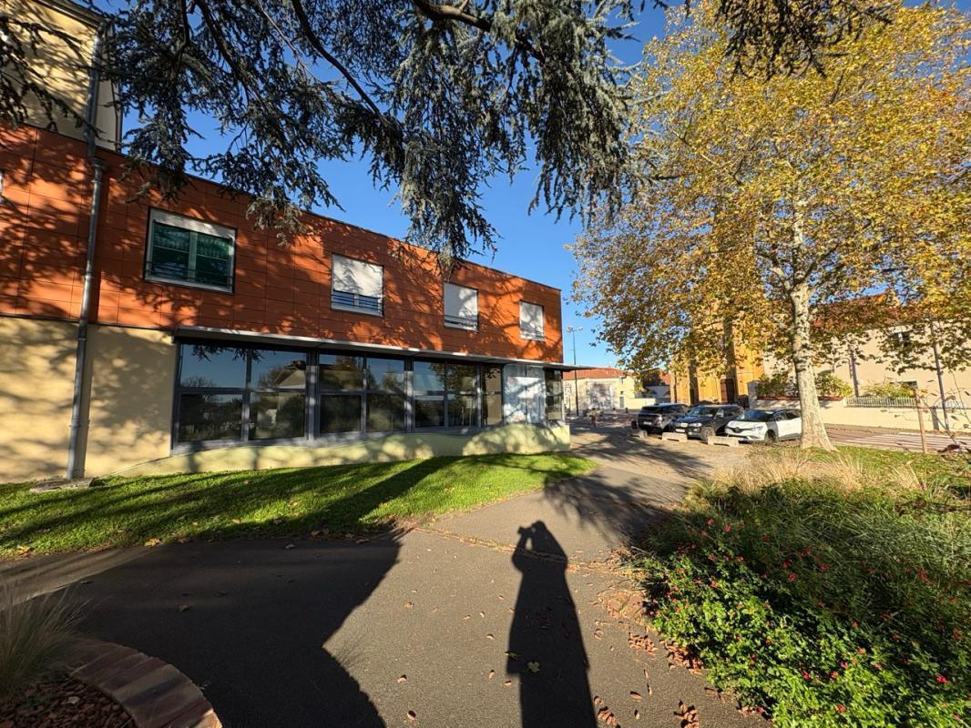 Office in Mably for lease Building Photo- Image 1 of 7