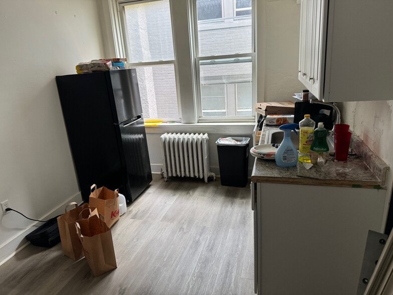 16 Units Dormont portfolio of 2 properties for sale on LoopNet.com - Building Photo - Image 3 of 14