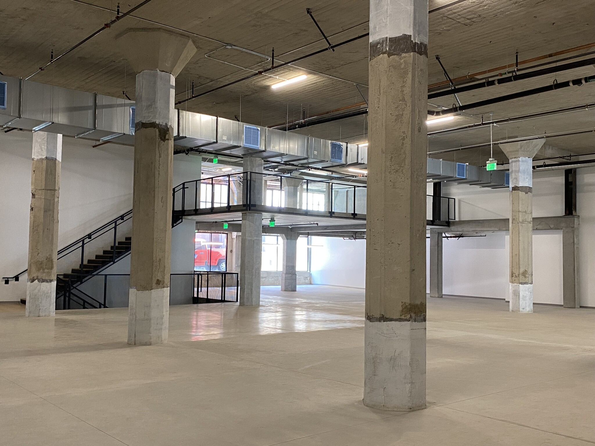 755 S Los Angeles St, Los Angeles, CA for lease Interior Photo- Image 1 of 11