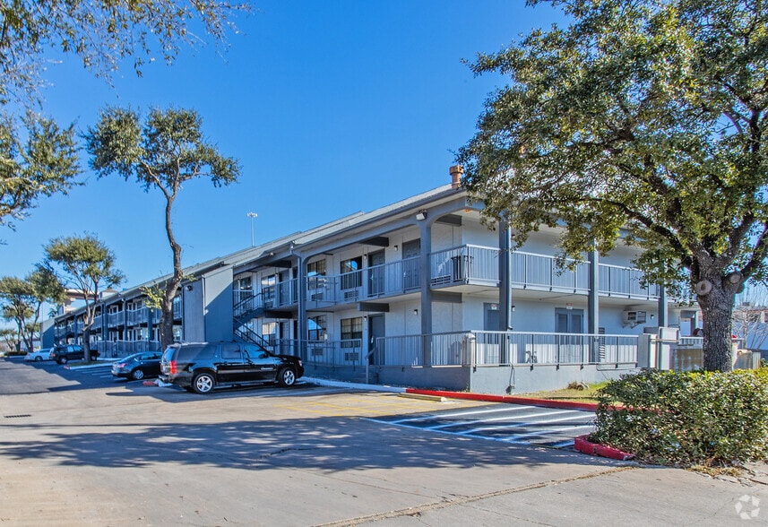 909 E Koenig Ln, Austin, TX for sale - Primary Photo - Image 1 of 1