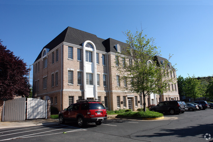 3913 Blenheim Blvd, Fairfax, VA for sale - Building Photo - Image 1 of 1