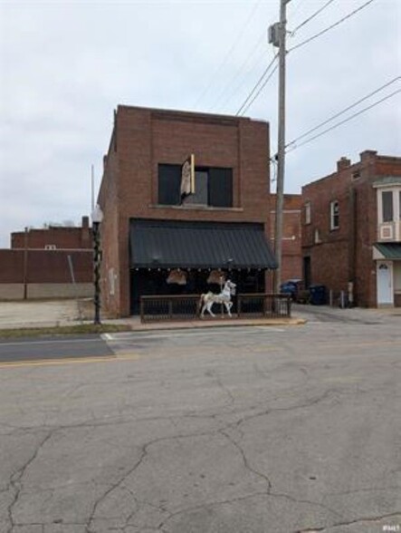 32 W Washington St, Huntington, IN for sale - Primary Photo - Image 1 of 9