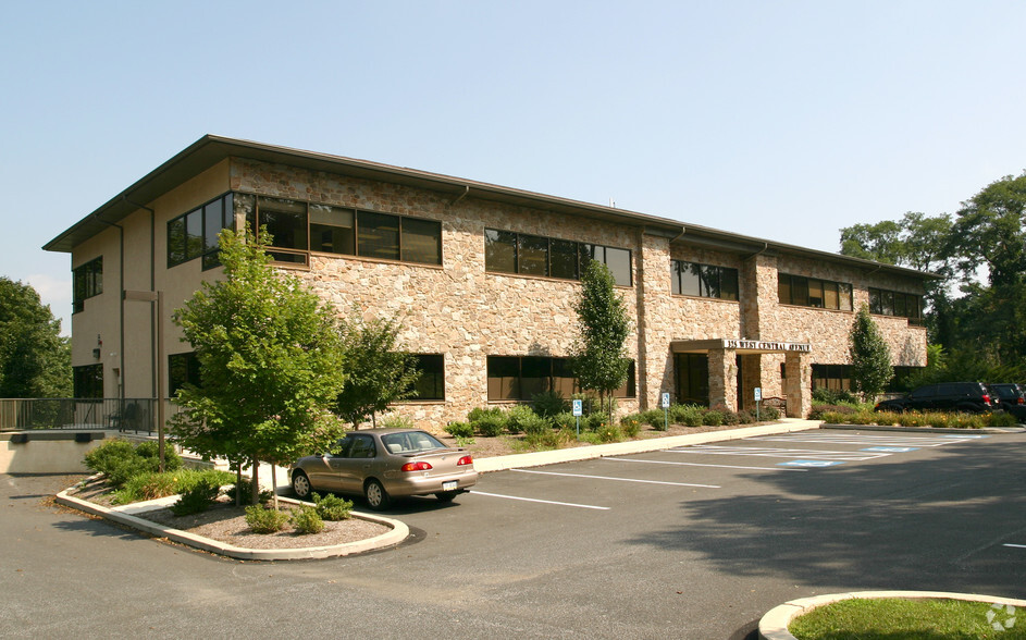 325 W Central Ave, Malvern, PA for lease - Building Photo - Image 1 of 3