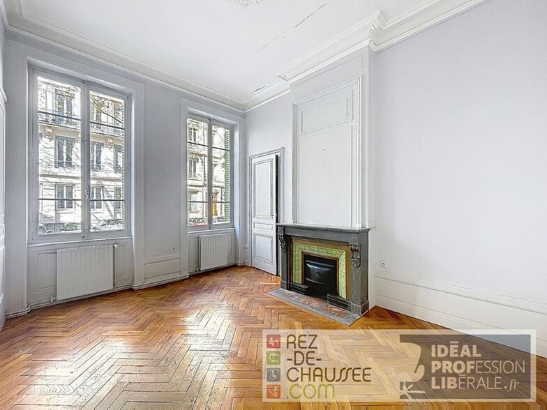 Office in Lyon for sale - Interior Photo - Image 2 of 6