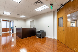 9500 Koger Blvd N, Saint Petersburg, FL for lease Interior Photo- Image 2 of 6