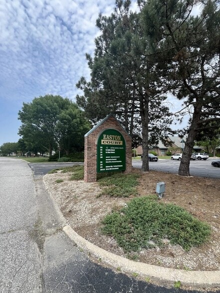 270 E 90th Dr, Merrillville, IN for lease - Building Photo - Image 3 of 12