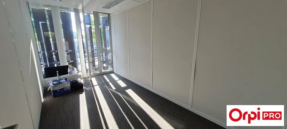 Office in Trégueux for lease Interior Photo- Image 1 of 6