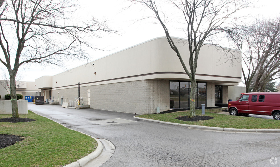 220-222 E Campus View Blvd, Columbus, OH for lease - Building Photo - Image 2 of 6