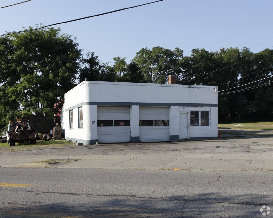 1236 Salt Spring Rd, Youngstown, OH 44509