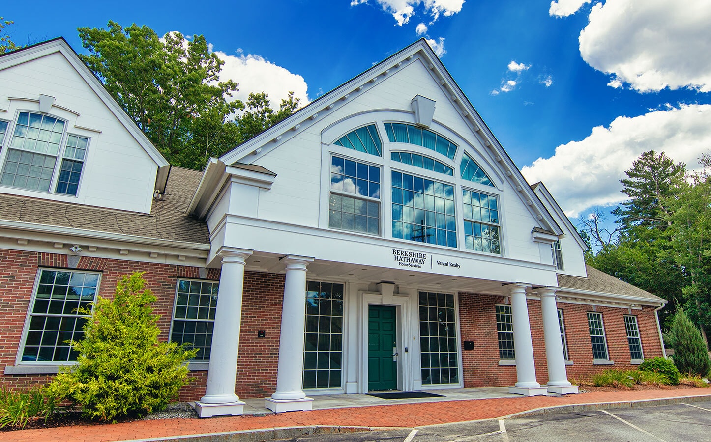 1 Club Acre Ln, Bedford, NH for lease Building Photo- Image 1 of 2