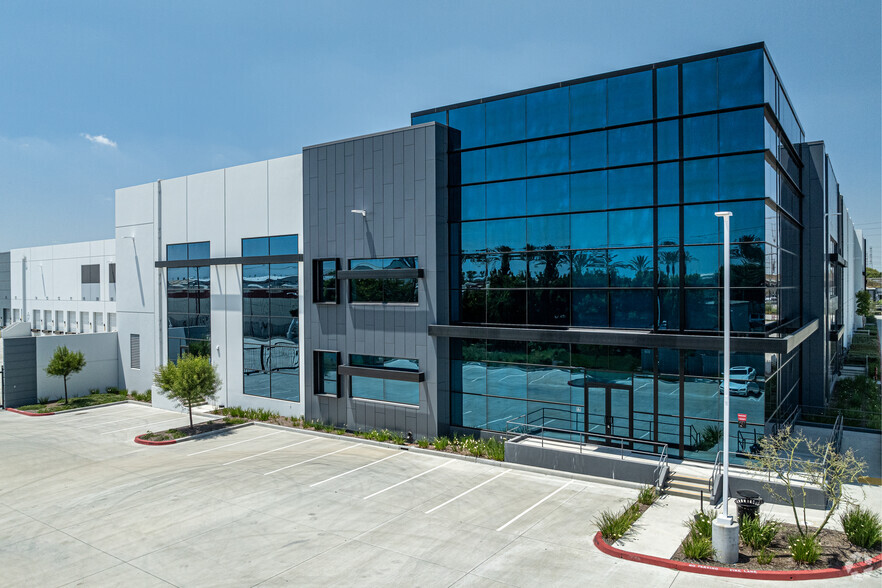 2400 E Artesia Blvd, Long Beach, CA for lease - Building Photo - Image 1 of 15