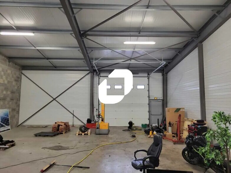 Office in Canéjan for lease - Interior Photo - Image 2 of 8