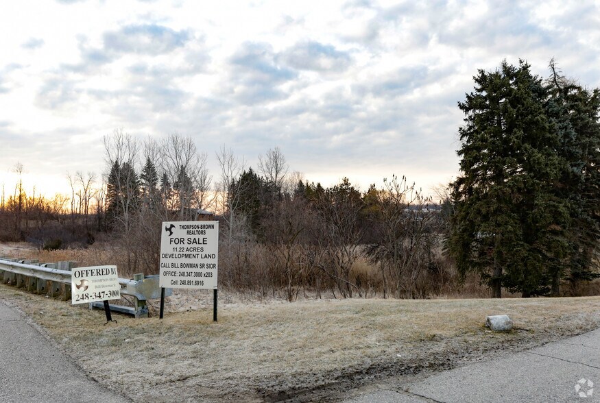 40481 13 Mile Rd, Novi, MI for sale - Building Photo - Image 1 of 2